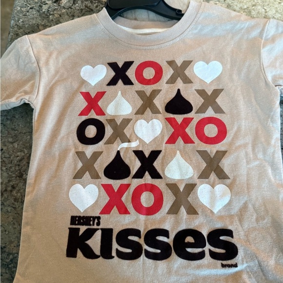Valentine’s Day Hershey’s Kisses Kids XO Red and Tan Sz 3T Shirts set of 2 - Picture 10 of 10